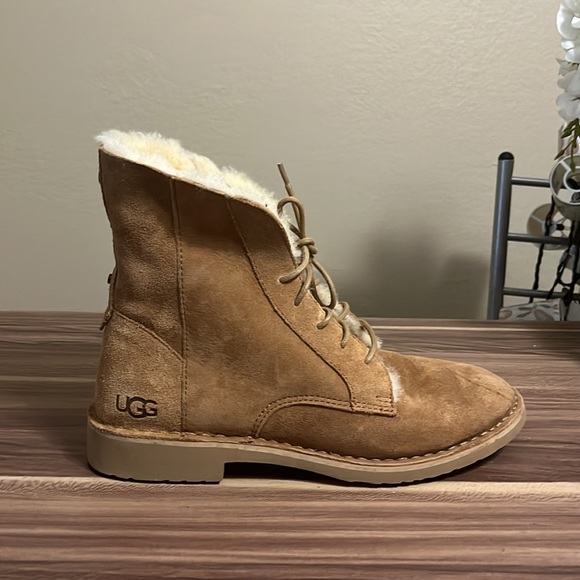 UGG QUINCY SUEDE LACE UP SHEEPSKIN LINED BOOTS - Picture 4 of 12